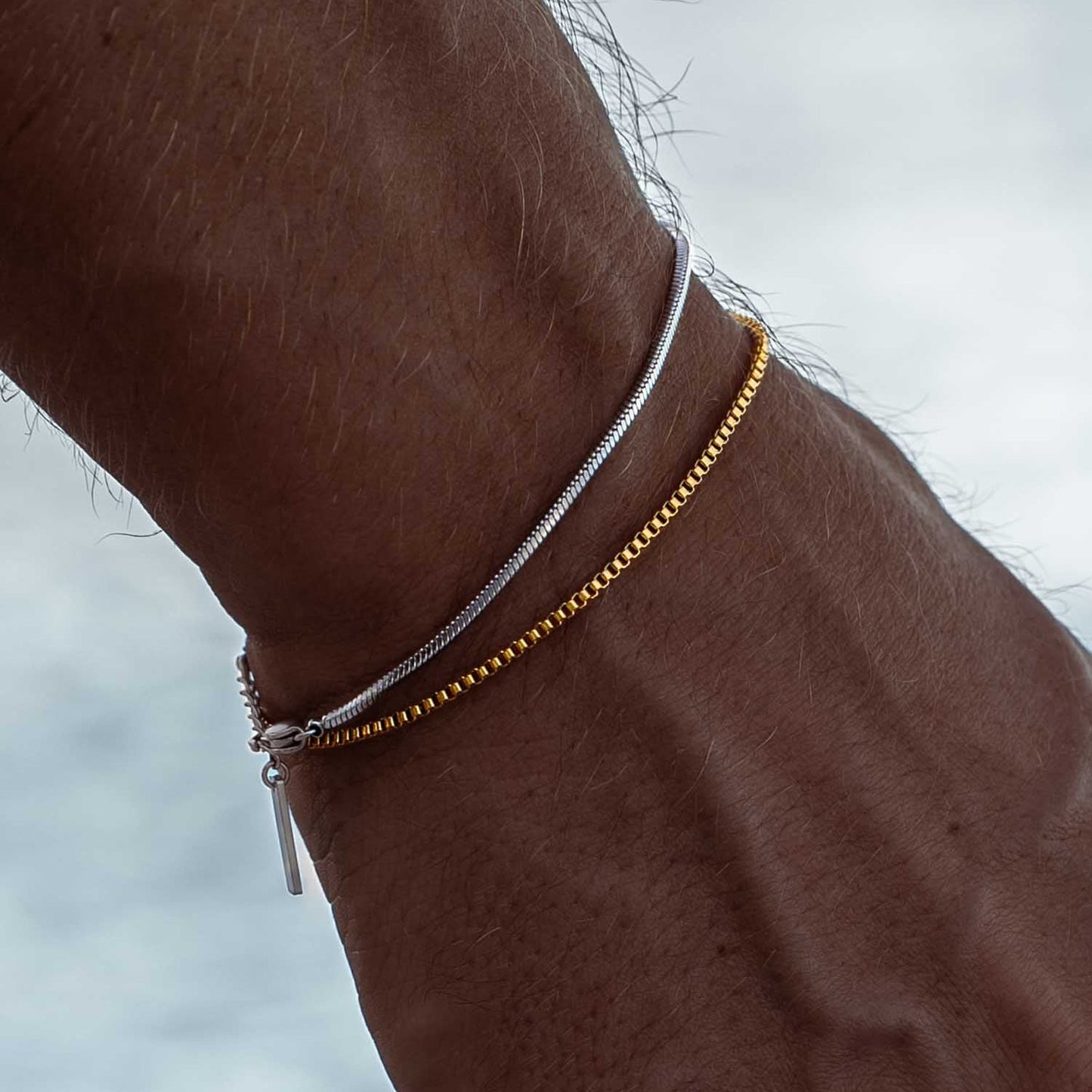 Brazalete de cadena en caja.