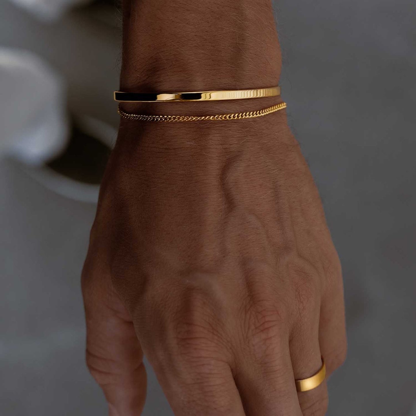 Brazalete de cadena minimalista.