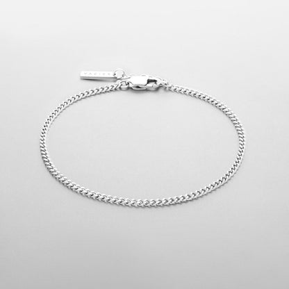 Brazalete de cadena minimalista.