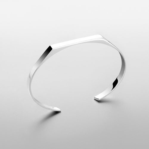 Brazalete de sello unisize en plata.